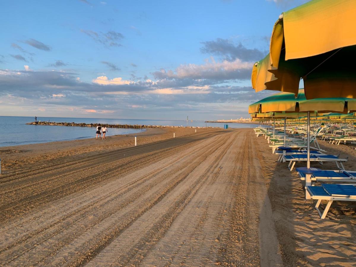 Hotel Beau Rivage Pineta Lido di Jesolo Kültér fotó