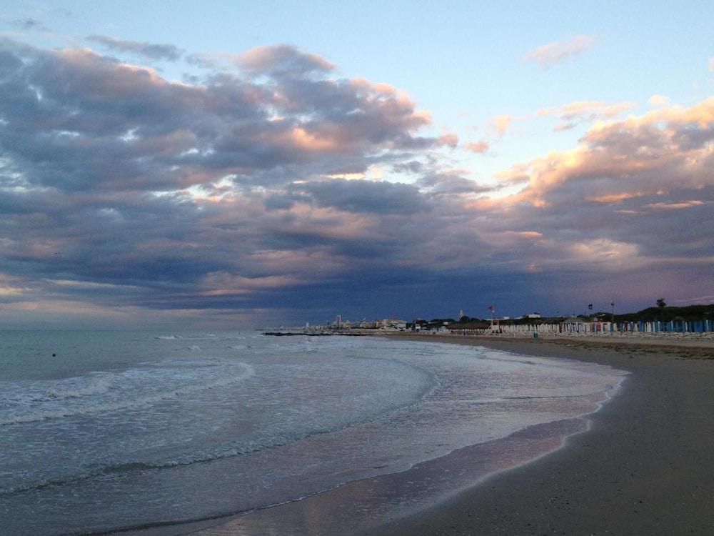 Hotel Beau Rivage Pineta Lido di Jesolo Kültér fotó